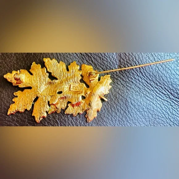 Kenneth Cole - Signed KC: Vintage Maple Leaf Brooch - 2” SUPER RARE! - Picture 2 of 3